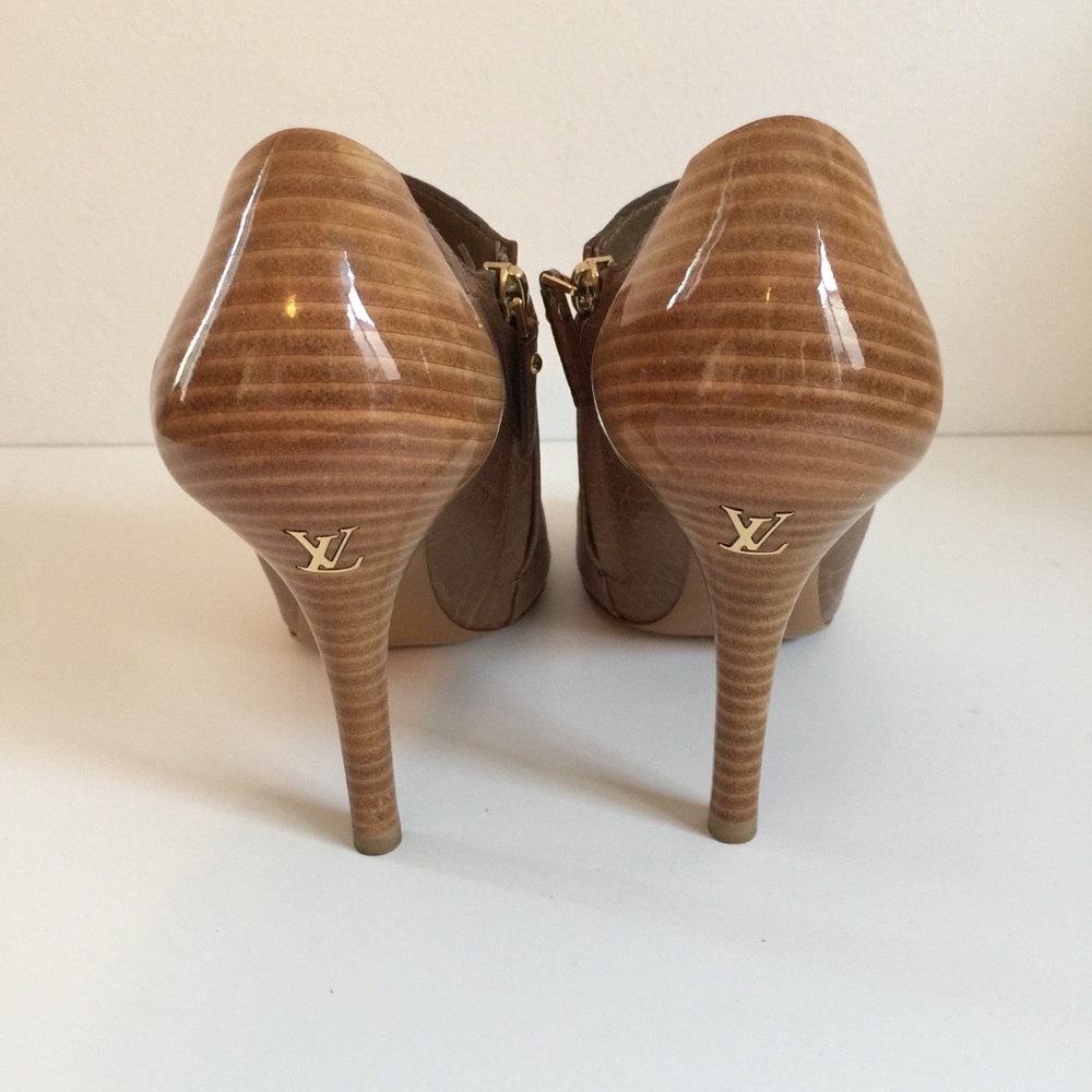 EUC LOUIS VUITTON CRIUSE RUNWAY BROWN FAUX CROC PEEP-TOE “CYPRESS” BOOTIE - Picture 2 of 12
